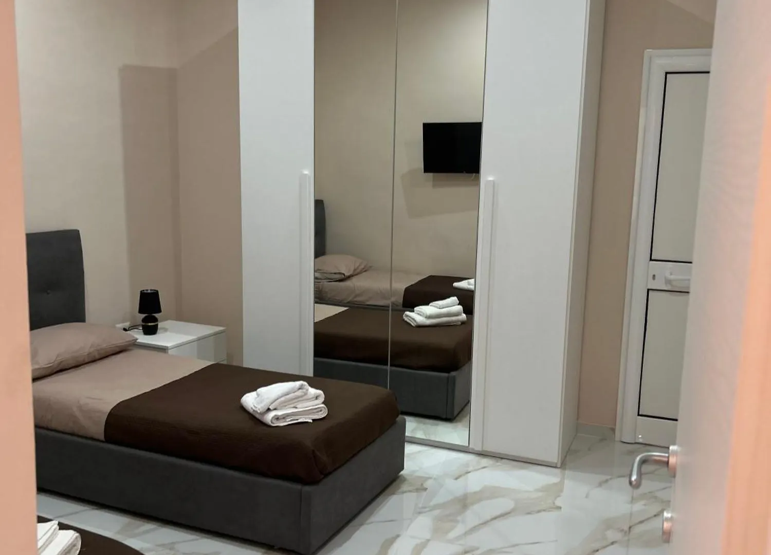 Maison Napolitaine 0*, Naples